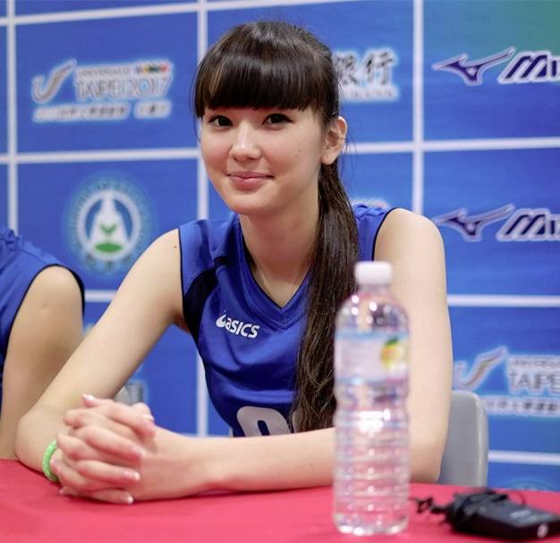Si chiama Sabina Altynbekova, non ha ancora compiuto 18 anni, sembra uscita da un fumetto (giapponese) ed  gi una star. 
